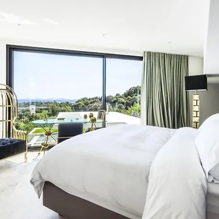 Stunning Luxury Modern With Incredible Ocean Views *
