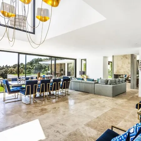 בית נופש Stunning Luxury Modern With Incredible Ocean Views סן טרופז