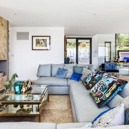 Holiday home Stunning Luxury Modern With Incredible Ocean Views